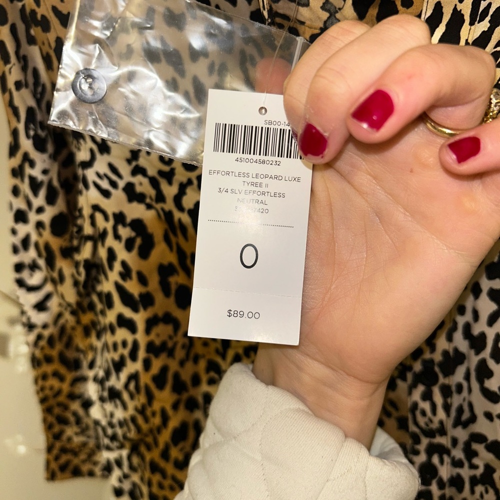 💜NWT Chico's Leopard Print Button Down top - size 0 - Picture 4 of 5